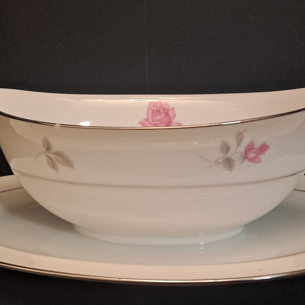 WYNDHAM CHINA GRAVY BOAT WITH ATTACHED UNDER PLATE